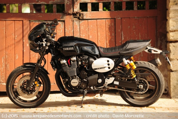 Yamaha XJR 1300 Racer de côté