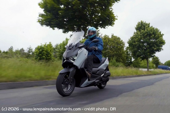Alors que le rupteur intervient aux environs de 110 km/h réels, mieux vaut éviter de s'aventurer sur les autoroutiers à son bord