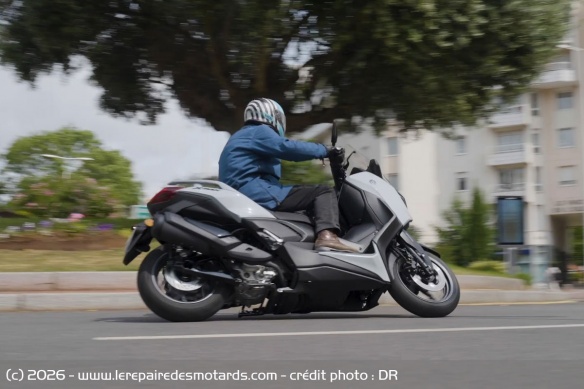 Volontaire, le Yamaha n'est pas un sprinteur et son monocylindre présente certaines limites