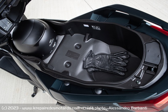 Le coffre du Yamaha XMAX 300 Tech Max