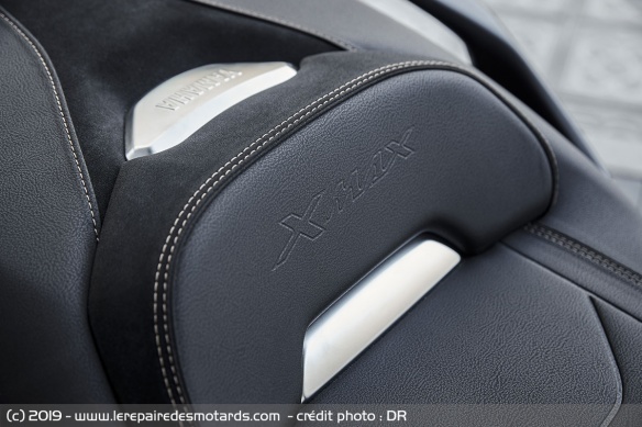 Spécificités de la version Iron Max par rapport à la versions standard : la selle entre autre