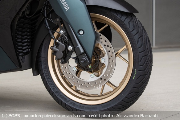 Le frein avant du Yamaha XMAX 300 Tech Max