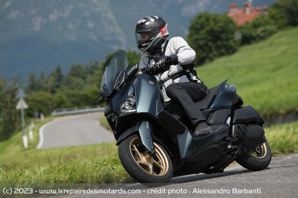 Sur petites routes aussi le scooter se fait très facile