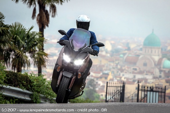 Essai du Yamaha X-Max 300 en ville