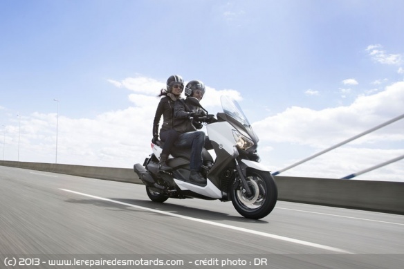 Yamaha XMax 400 sur autoroute
