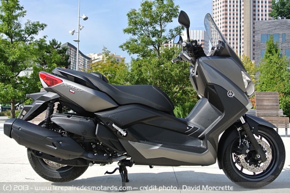 Vue de côté du Yamaha XMax 400