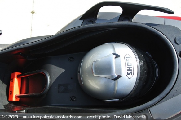 Rangement sous la selle du Yamaha XMax 400