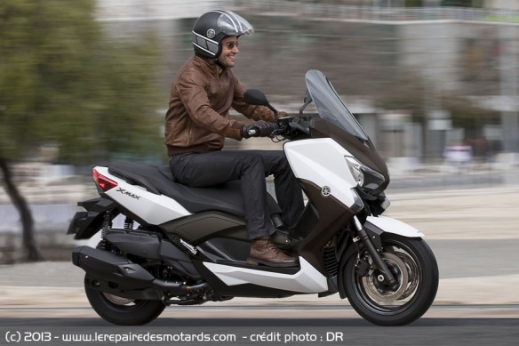 Yamaha XMax 400 sur route