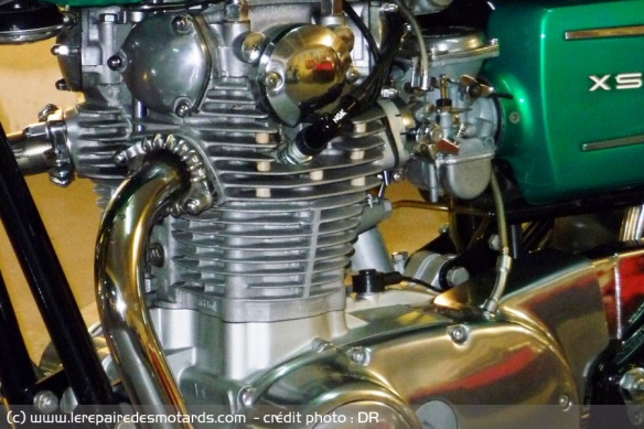 Raide comme la justice, les pistons au garde à vous... Le moteur de la XS demeure absolument sublime !