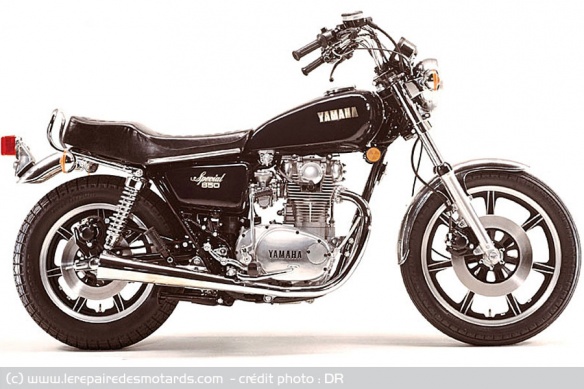 Yamaha 650 XS 1978, SE Special. Positionnement custom.