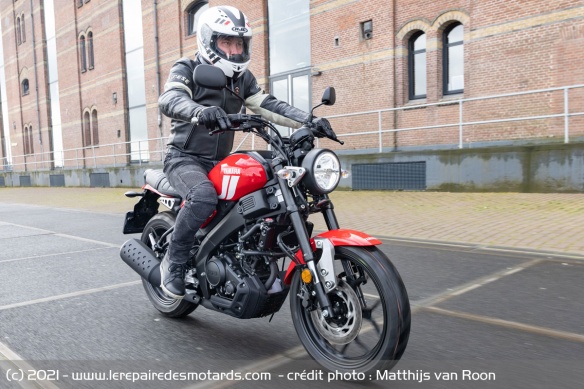 Essai de la Yamaha XSR 125 en ville