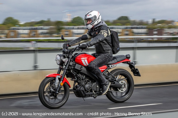 La Yamaha XSR 125 en ville