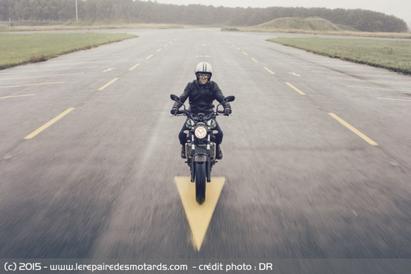 Yamaha XSR700 sur piste