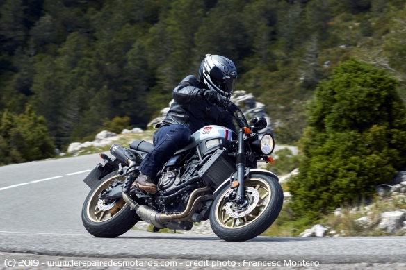 La XTribute sur les petites routes