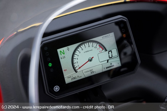 Le compteur TFT de la Yamaha XSR900 GP