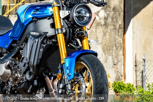La fourche inversée de la Yamaha XSR 900