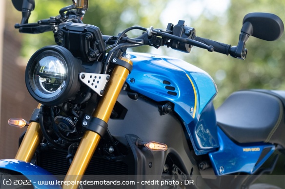 Le phare avant à LED de la Yamaha XSR 900