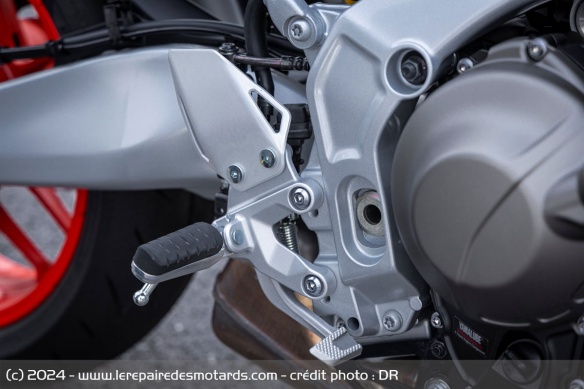 Les repose-pieds de la Yamaha XSR900 GP