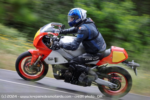 La Yamaha XSR900 GP sur les petites routes