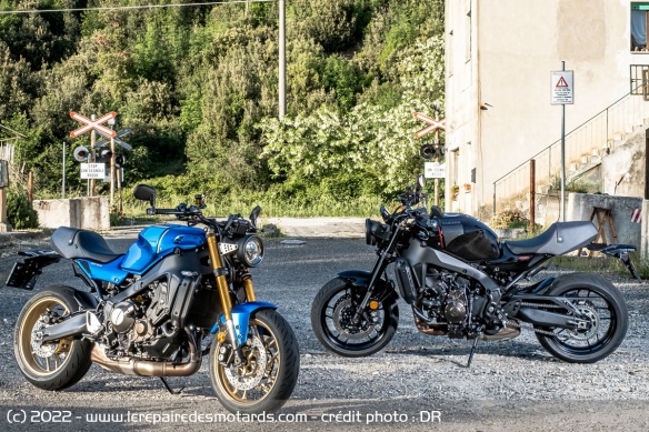 Pour 2022, la XSR 900 se présente en bleu et en noir