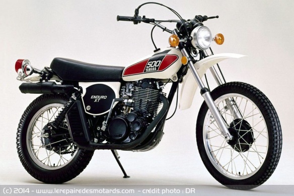 XT 500 1976 avec échappement bas. En trois mois, l'importateur français vend 500 exemplaires de la première XT, l'une des plus prisées par les collectionneurs, rareté oblige