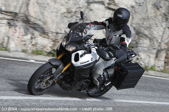 Yamaha XT 1200 ZE Super Ténéré sur départementale