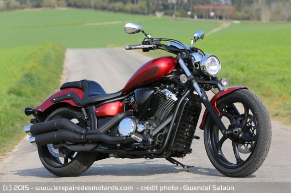Yamaha XVS 1300 Custom de coté