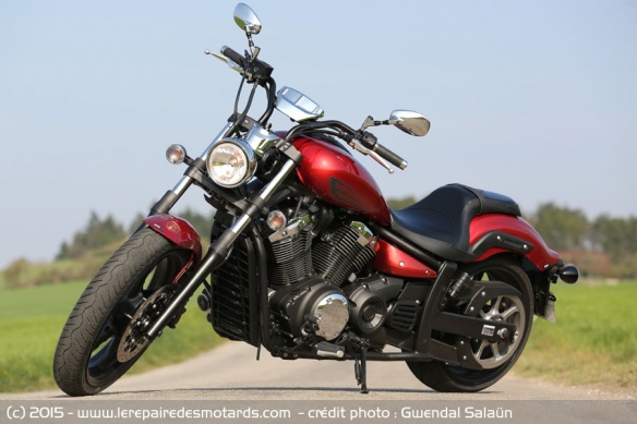Yamaha XVS 1300 Custom de face