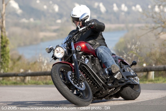 Yamaha XVS 1300 Custom sur route