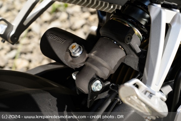 L'amortisseur Showa de la Zero DSR