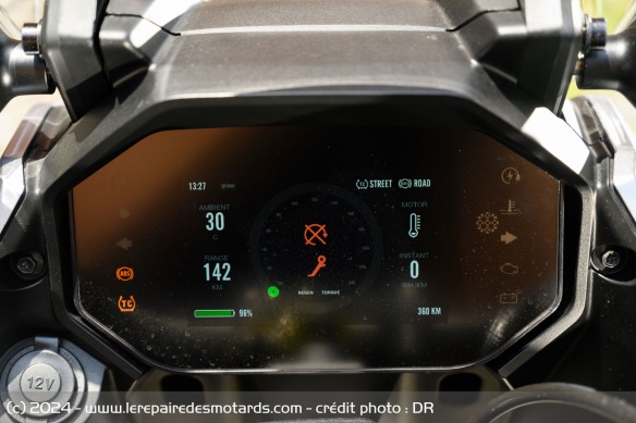 Le compteur TFT de la Zero DSR