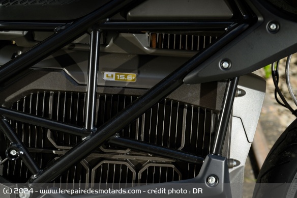 Avec le chargeur standard, la recharge de la batterie s'effectue en 4h environ