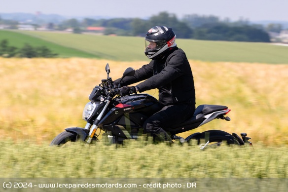 Le roadster se très vif, tant à l'accélération qu'à la coupure des 'gaz'