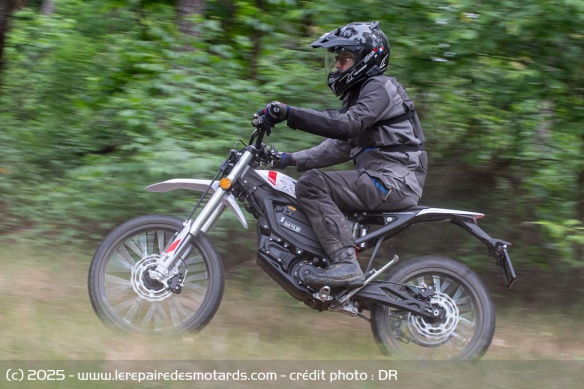 Avec son poids plume, cet enduro de loisir est facile &agrave; prendre en main