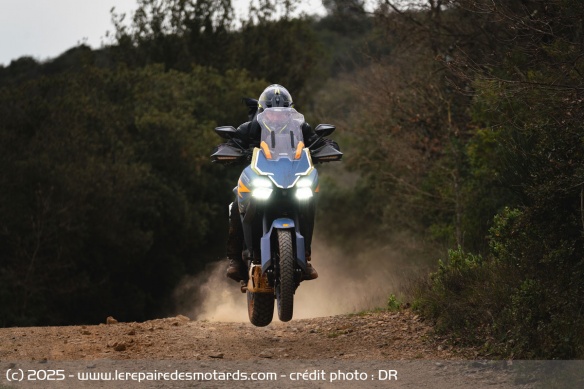 Nous avons &eacute;galement pu mettre la 703 F au d&eacute;fi de l'off-road