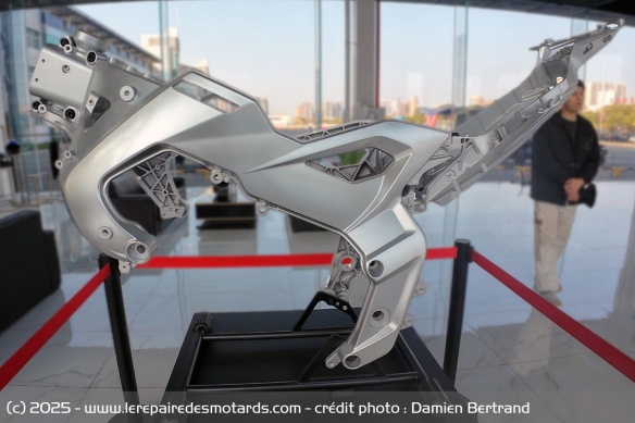 Le cadre aluminium de la Zontes 703 RR