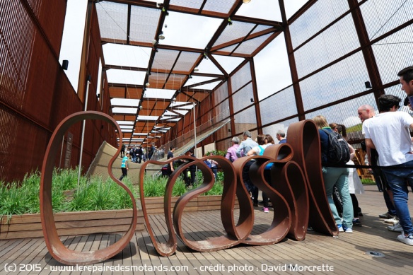 Pavillon du Brésil avec ses filets suspendus