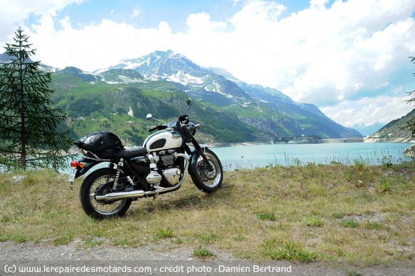 Petite pause au lac de barrage de Tignes