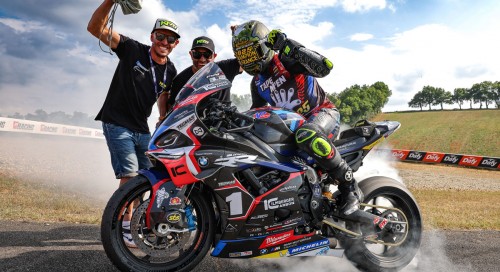 Kenny Foray s'offre un nouveau doubl  Pau Arnos et dcroche son 4e titre conscutif de Champion de France Superbike juste avant la trve estivale 