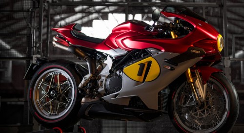 MV Agusta rend un nouvel hommage à LA légende des Grands Prix Giacomo Agostini en levant le voile sur la Superveloce 1000 AGO, une édition limitée plus prestigieuse que jamais 