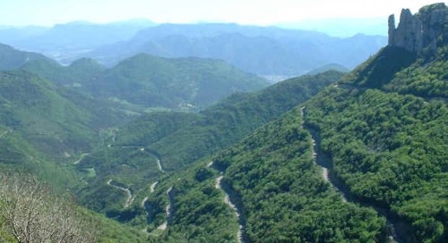 Petite balade  faire sur une petite journe, partir en milieu de matine direction Pont en Royans ses maisons suspendus vous passez par les grands goulets suivre st Eulalie et direction le col du rousset pour manger le midi l-bas, vous passer par le tunnel qui descendant vers Die, avec l't ses champs de lavande !   Route trs agrable, bien entretenu, route large ! rien a dire....trs touristique, du coup vous croiser de nombreux motards, caravanes, voitures trangres et qlqs courageux cyclistes ! 