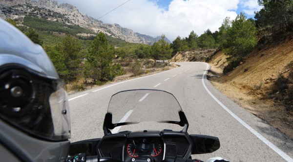 Sur les routes sinueuses de l'arrière pays de la Costa Blanca espagnole