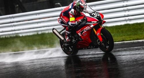 Le Honda HRC remporte sa 5e victoire cons�cutive � Suzuka devant le Yamaha Factory Racing Team et le BMW Motorrad World Endurance Team dans une course marqu�e par la pluie 