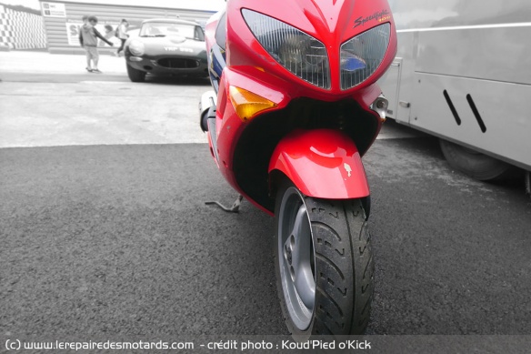 Le Speedfight Peugeot et son train avant monobras