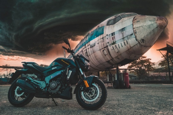Une Transpyrénéenne à l'arrache : le scooter quand tout va bien (c) photo : Bhupendra Singh