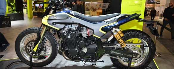 VR 46 sur base TZ750 et XJR 1300