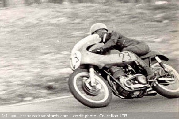 Sur la 500 Matchless en 1964. Six épreuves et autant de victoires !