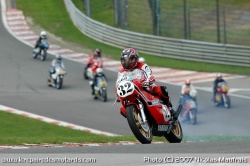 Steve Baker sur une Yamaha YZR 
