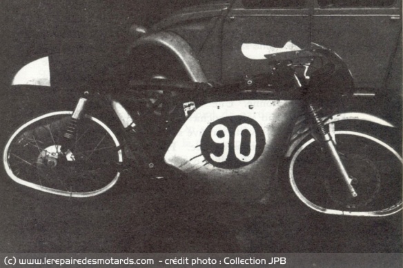 La Bultaco après l'ultime chute à Pau en 1964. La moto de course, c'est désormais terminé...