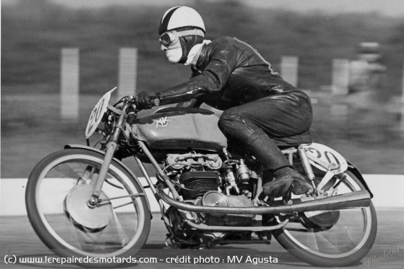 Cecil Sandford lors de sa période en tant que pilote MV Agusta Cecil Sandford lors de sa période en tant que pilote MV Agusta